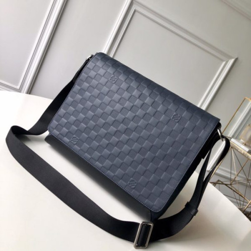 l0*is-V*t0n-messenger-bag-3