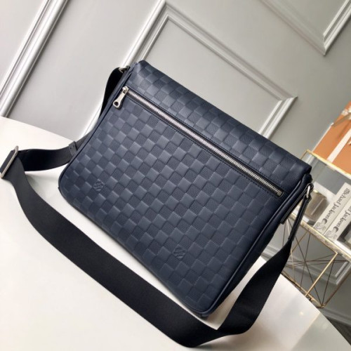 l0*is-V*t0n-messenger-bag-3