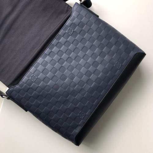 l0*is-V*t0n-messenger-bag-3