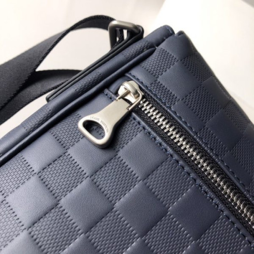 l0*is-V*t0n-messenger-bag-3